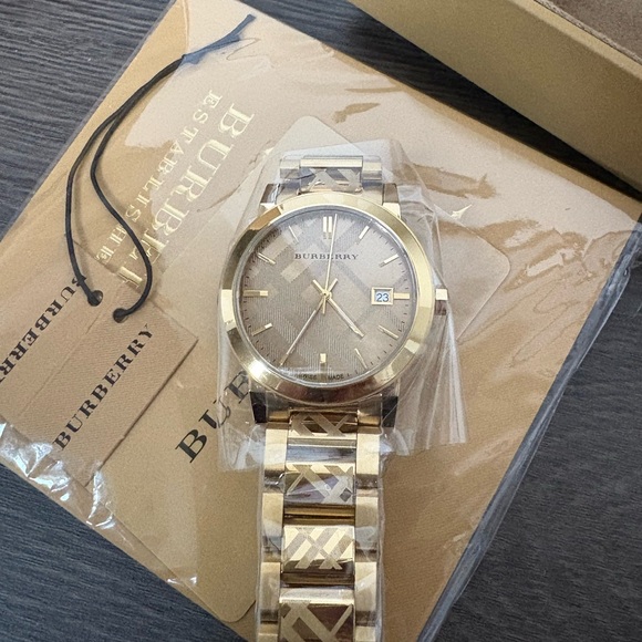 Burberry BU9038 The City Gold Ion Plated Steel Men's Watch - Picture 5 of 6